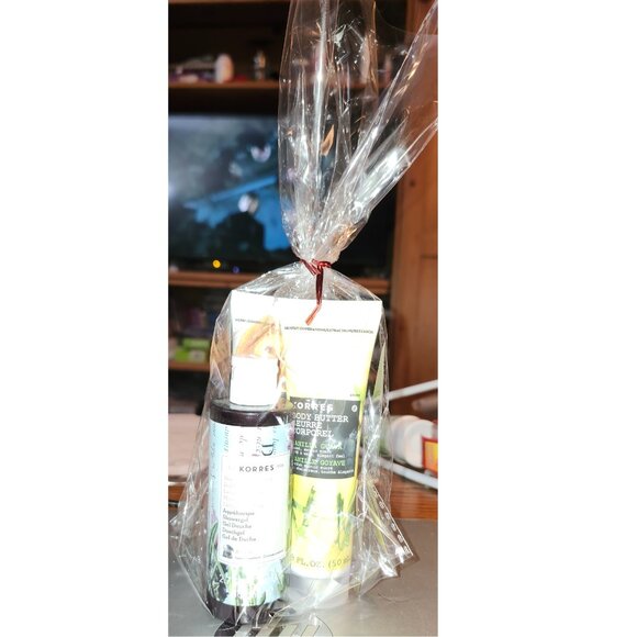 Korres Vanilla Guava & Bergamot Pear Body Butters & Sea Lavender Shower Gel Kit - Picture 3 of 6